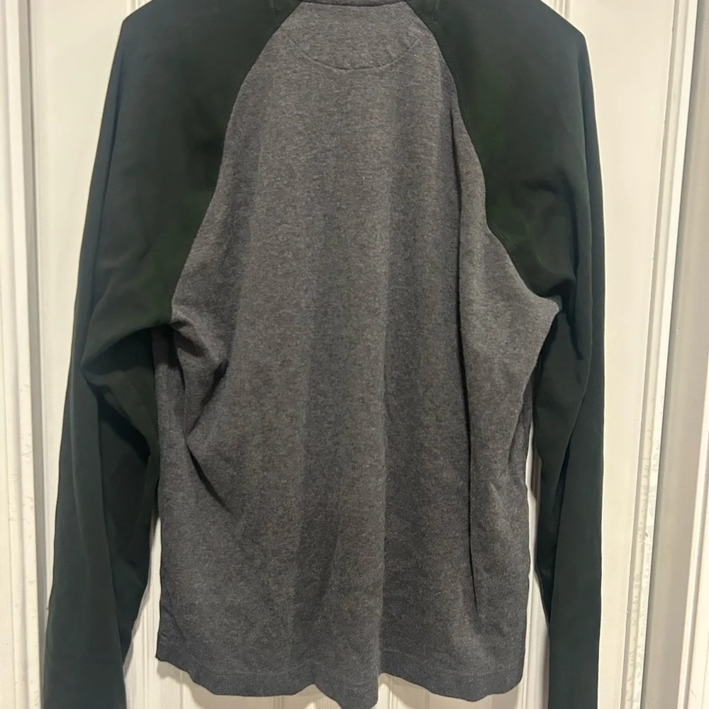 Banana Republic Men's‎ Gray and Green Shirt